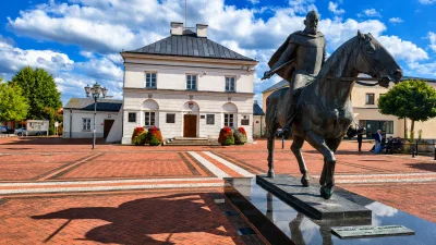 Rynek w Warce – od historii do Światowego Dnia Jabłka